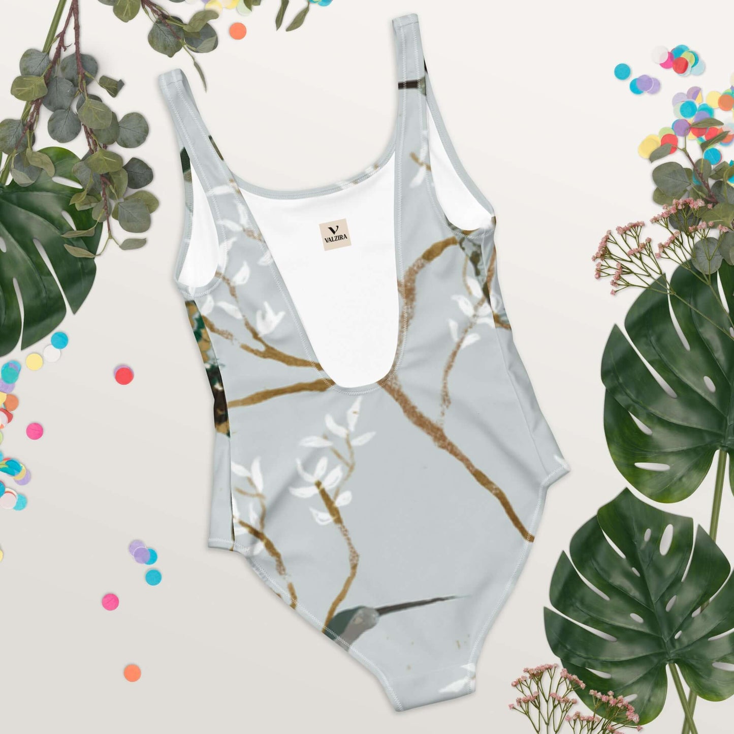 Costume da bagno intero donna con design floreale, ideale per l'estate e le tendenze moda mare 2025.